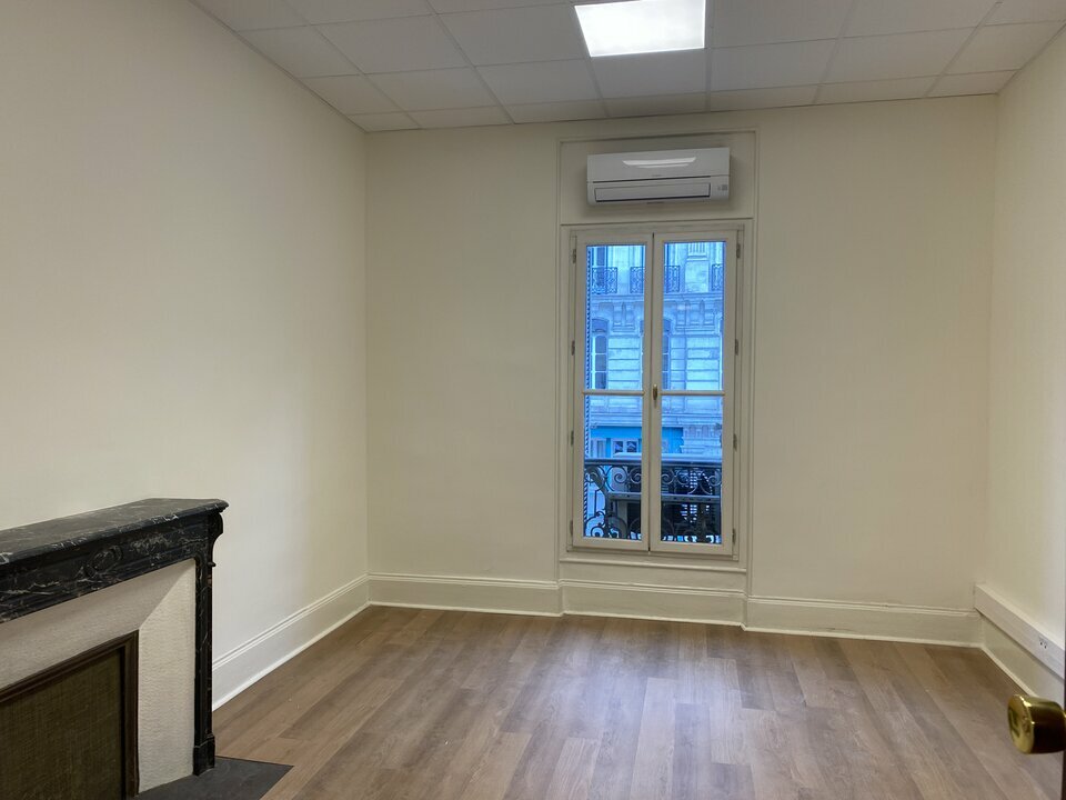 029087525_13_001580_9