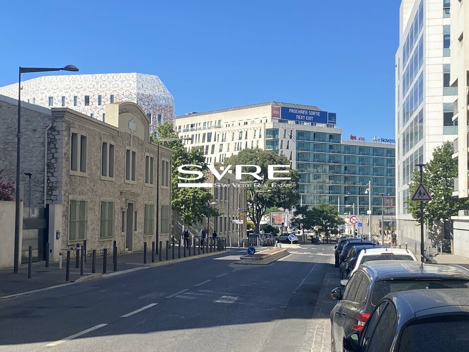 129169067_13_001854_6