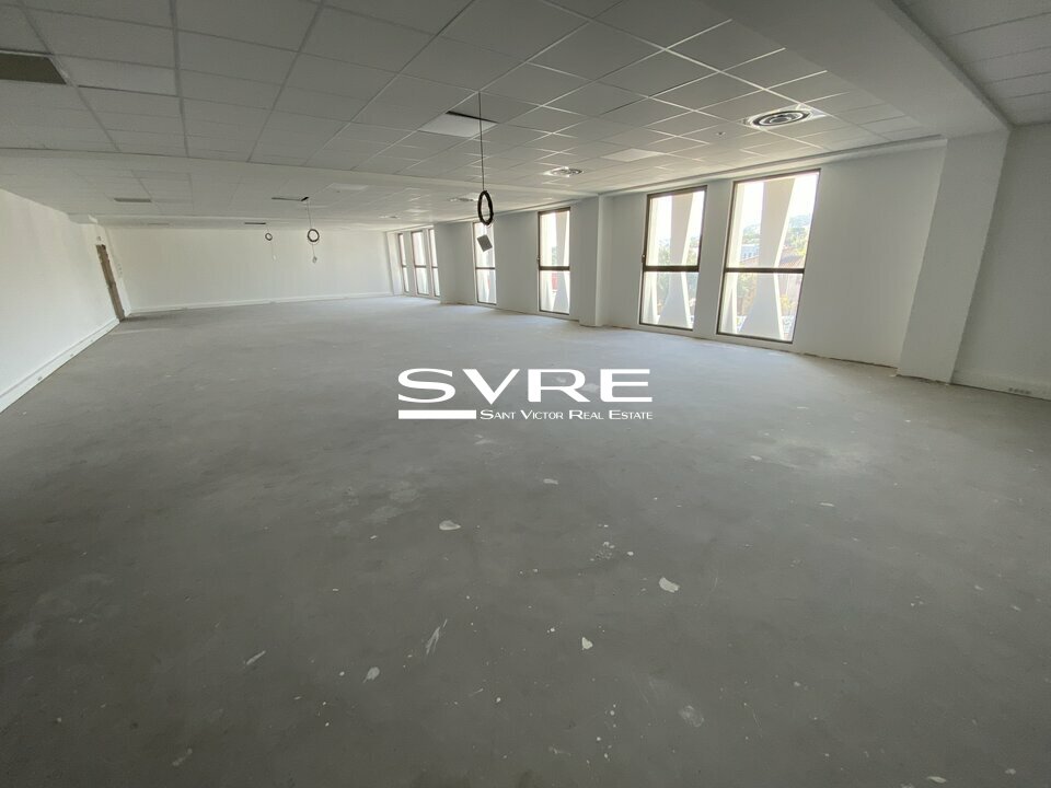 130035599_13_001743_3